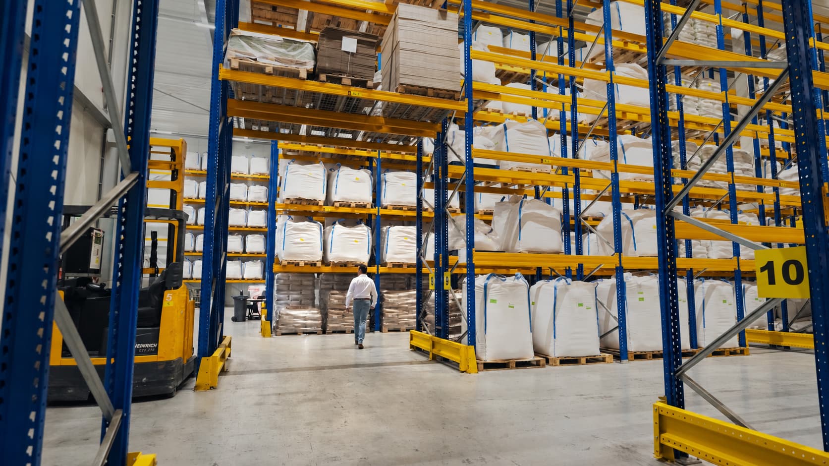 Home 1 Warehouse Op en overslag